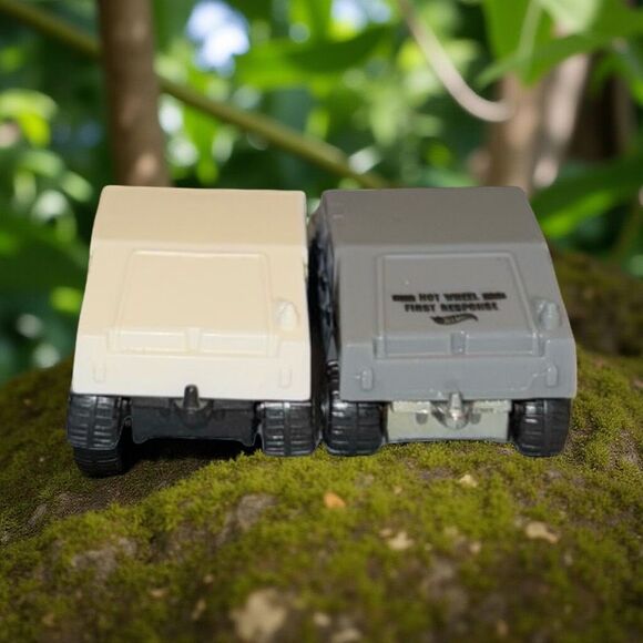 Hot Wheels Humvee Gray HW First Response Series Jungle Vehicles SUV 1:64 Scale - Picture 3 of 7